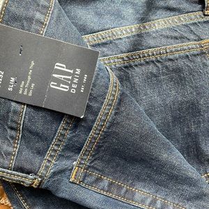 Men’s NWT dark wash, slim fit jeans